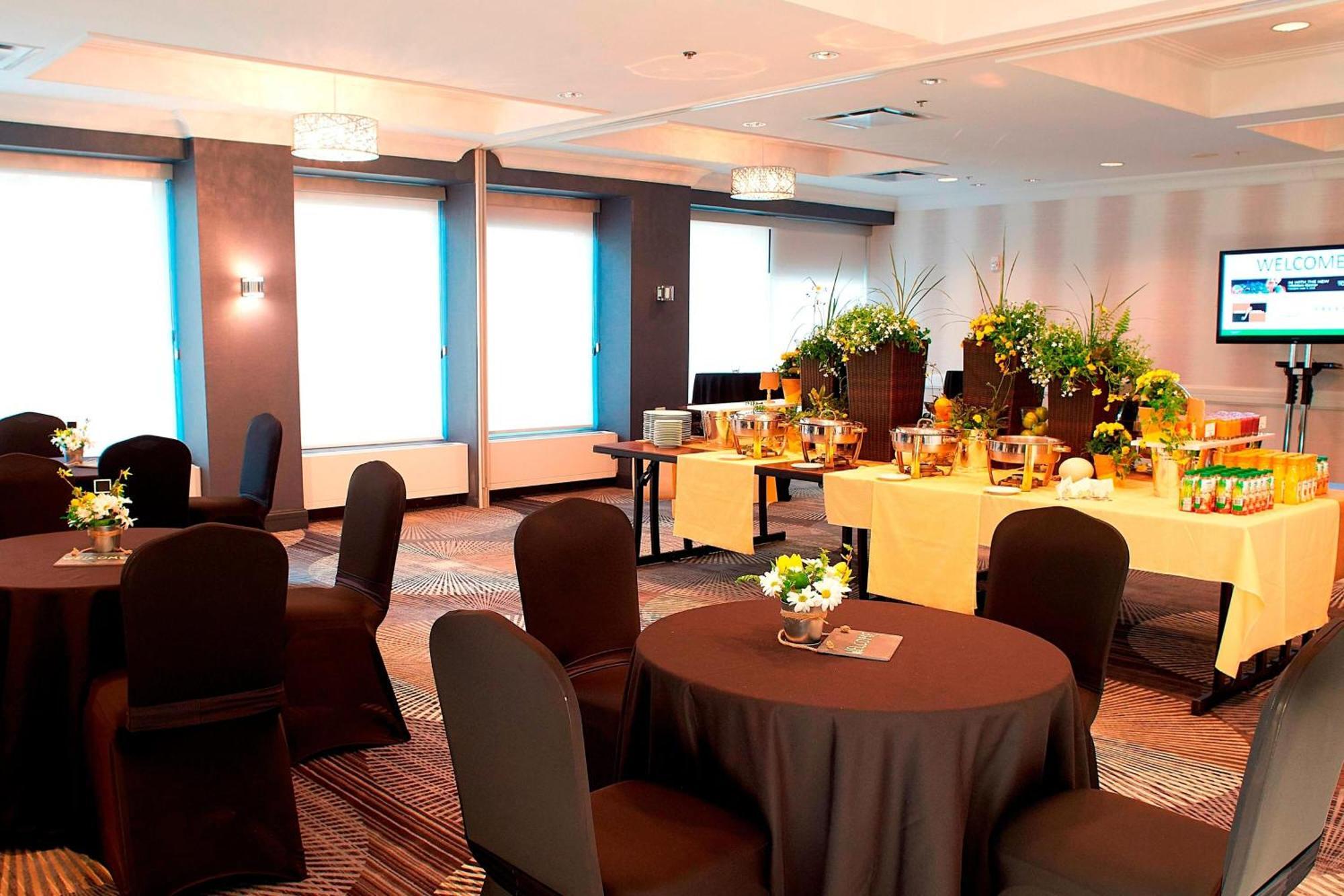 Courtyard By Marriott Toronto Downtown Hotel Buitenkant foto