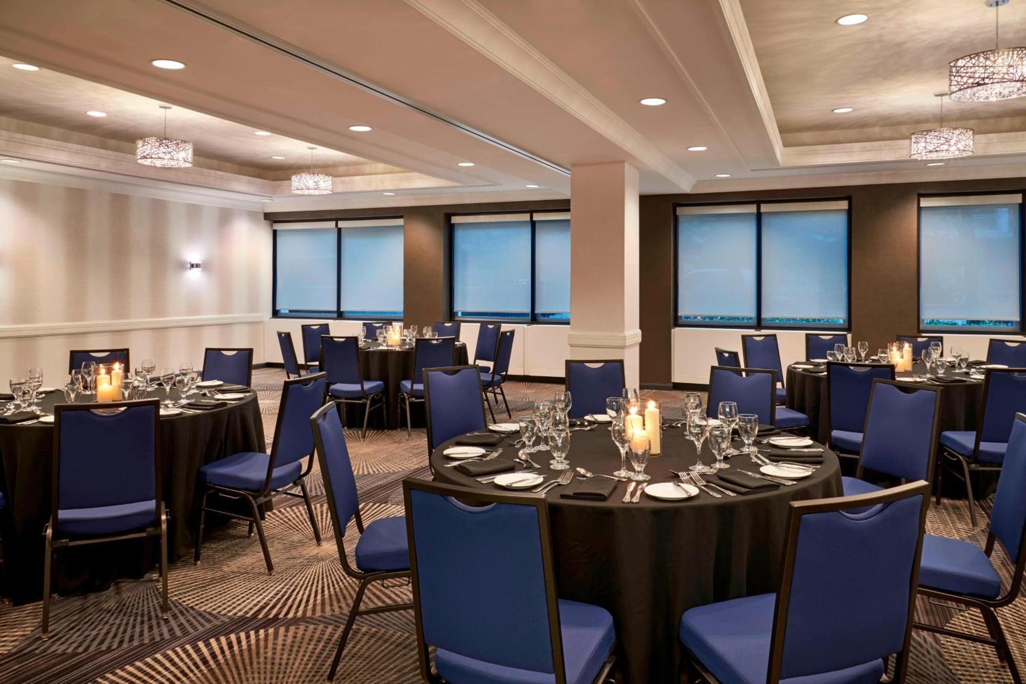 Courtyard By Marriott Toronto Downtown Hotel Buitenkant foto