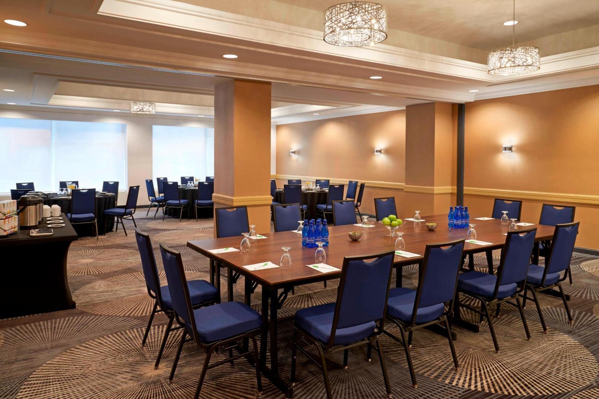 Courtyard By Marriott Toronto Downtown Hotel Buitenkant foto