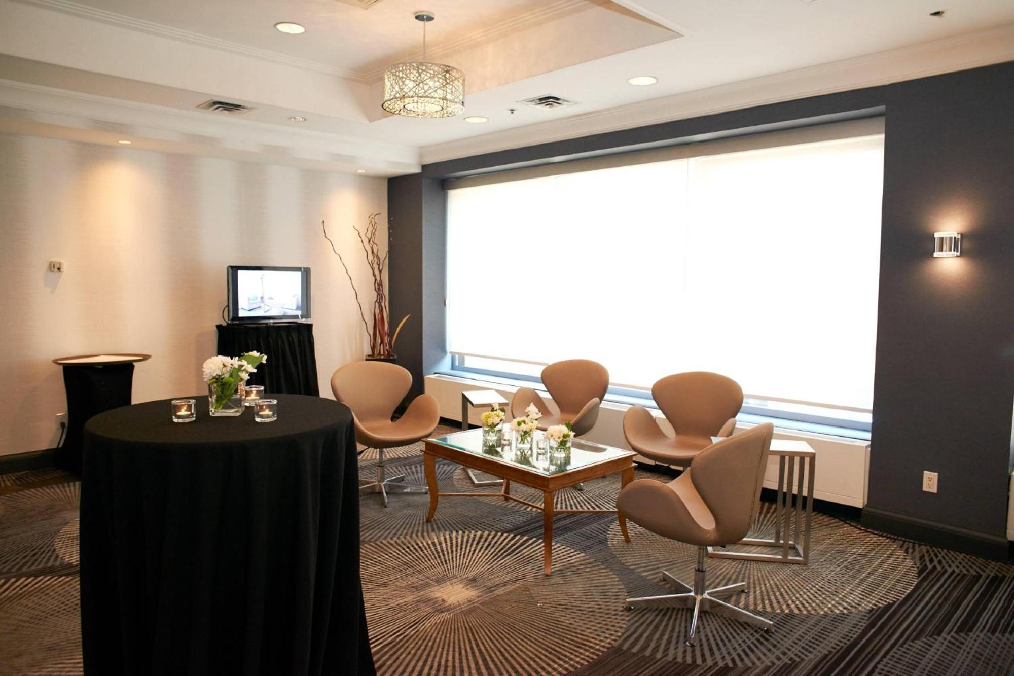 Courtyard By Marriott Toronto Downtown Hotel Buitenkant foto