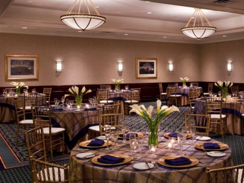 Courtyard By Marriott Toronto Downtown Hotel Buitenkant foto
